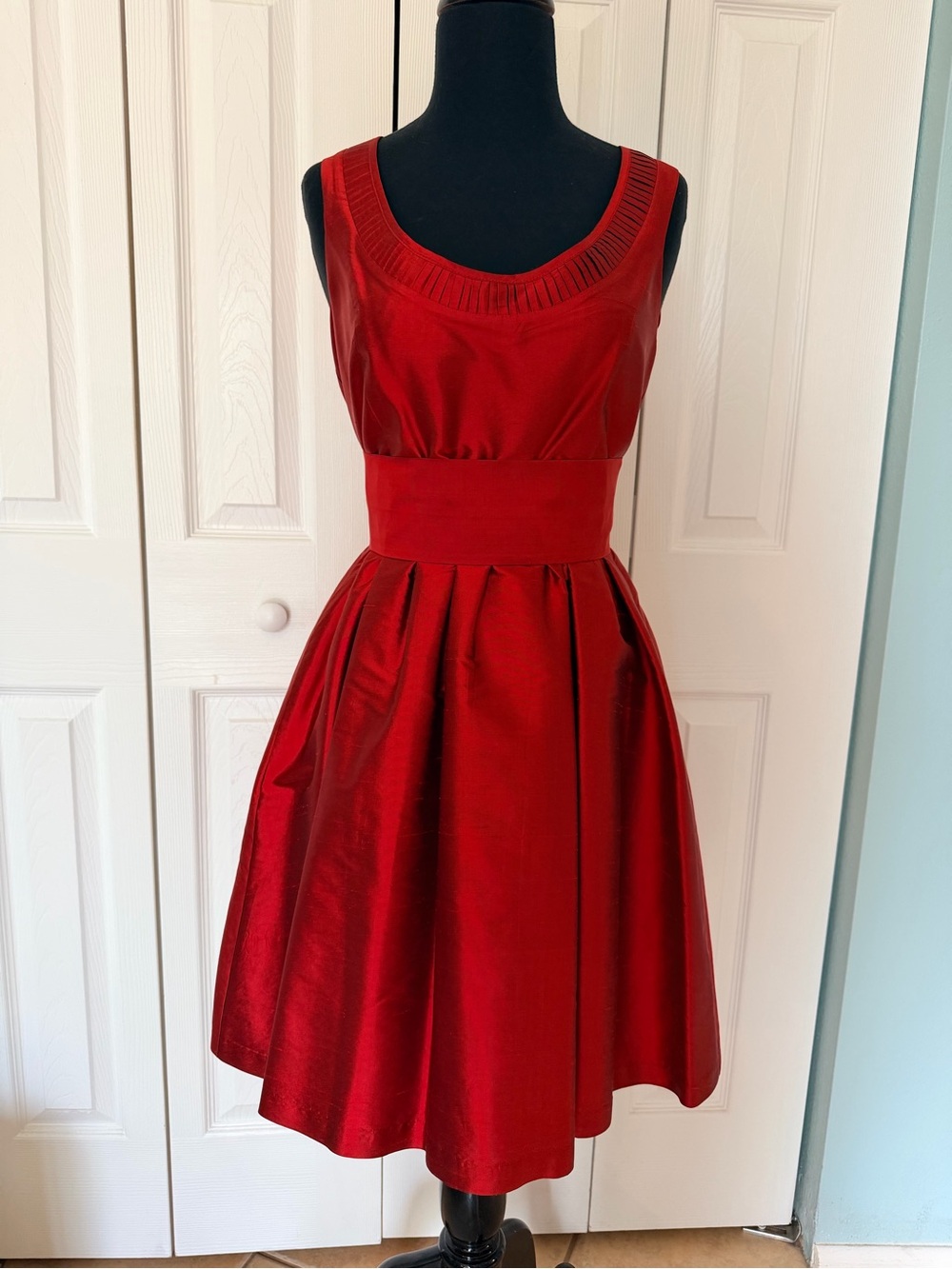 Kensie Red 100% Silk Sleeveless Dress Scoop Neckline Matching Sash